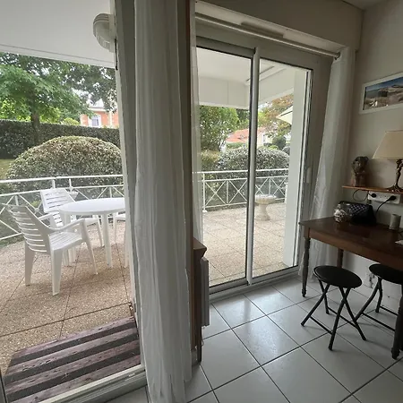 Lägenhet T2 Avec Terrasse Et Acces Direct A - Fr-1-374-228 *