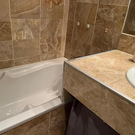 T2 Avec Terrasse Et Acces Direct A - Fr-1-374-228 아파트