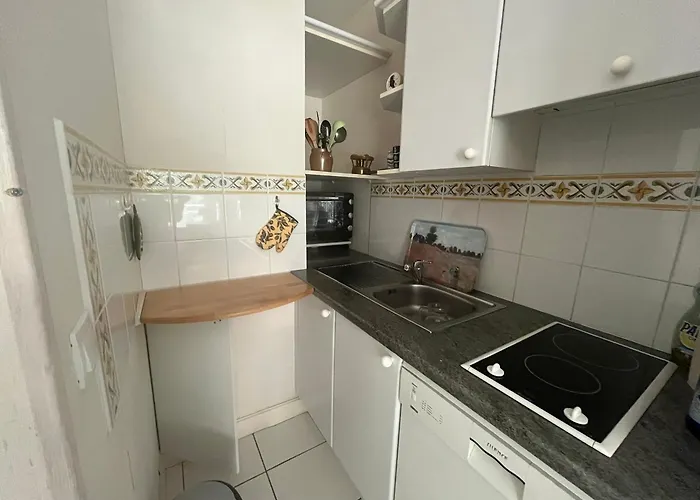 Apartamento T2 Avec Terrasse Et Accès Direct à - Fr-1-374-228